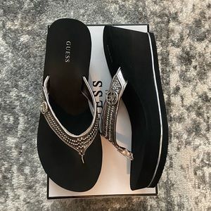 GUESS SARRALY 4 WEDGE SANDAL Size 9 Pewter Metallic/Black 3" EVA wedge heel